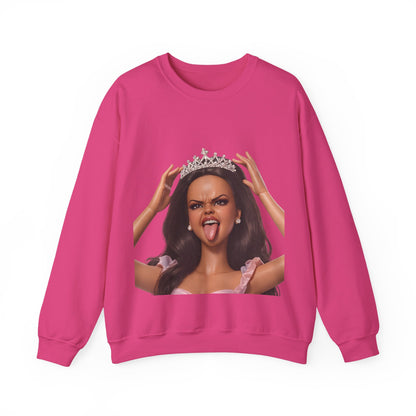 Barbicore Sweatshirt – Freches Doll-Motiv mit Tiara & Zunge raus | Pinkes Puppen-Design für Fans, Ironie & Statement-Fashion
