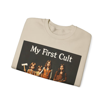 Sweatshirt – Kultig gruselig: „My First Cult“-Sweatshirt – Dark Humor für Fortgeschrittene | True Insights Design mit Humor