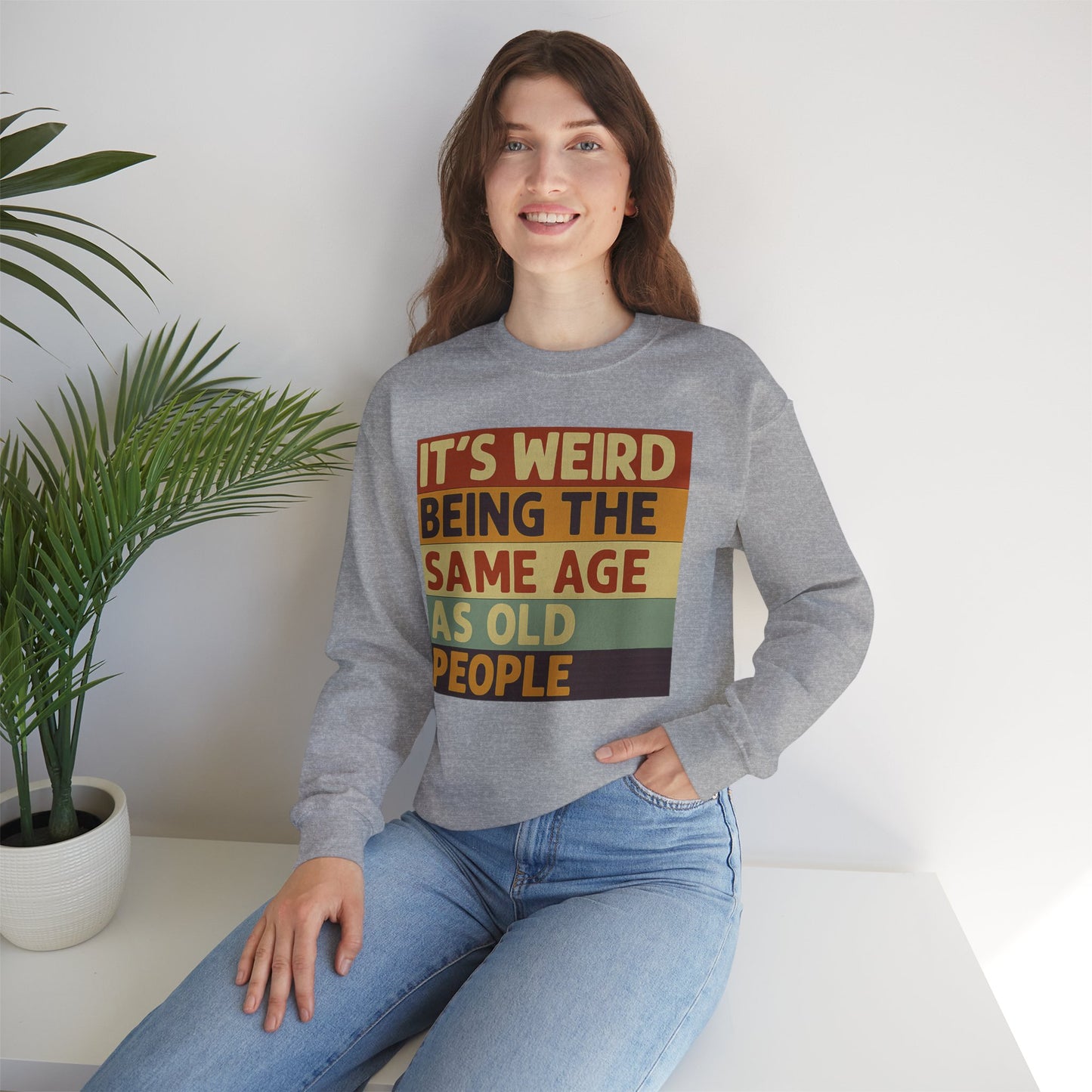 „It’s weird being the same age as old people“ – Vintage Sweatshirt mit Alterswitz – Freches Satire-Design für mutige Statements | True Insights