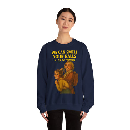Sweatshirt – Vintage Sweatshirt – „We Can Smell Your Balls“ im Spioninnen-Stil | True Insights Design mit Humor