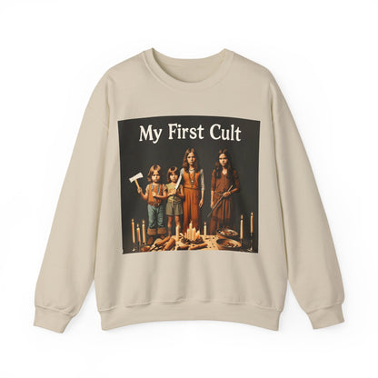 Sweatshirt – Kultig gruselig: „My First Cult“-Sweatshirt – Dark Humor für Fortgeschrittene | True Insights Design mit Humor