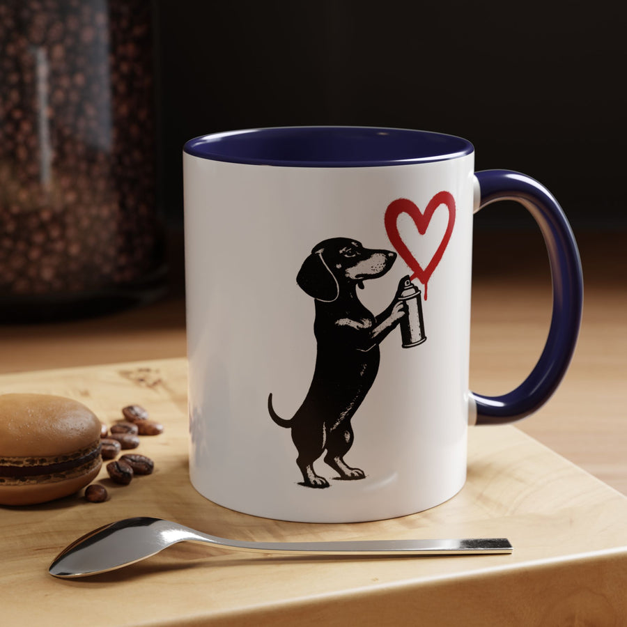 True Insights Banksy Dackel Tasse – Street-Art Kaffeebecher mit rotem Herz