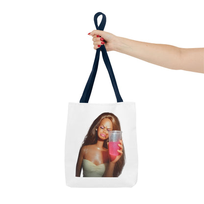 Doll Meme Barbicore Tote Bag – Lustige Puppe mit Pink Drink, Trendy Aesthetic Stoffbeutel für Fans