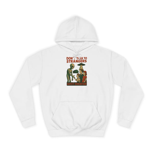 Alien Hoodie „Don't Talk to Strangers“ – Retro-UFO-Humor – Arctic White – Vorderseite