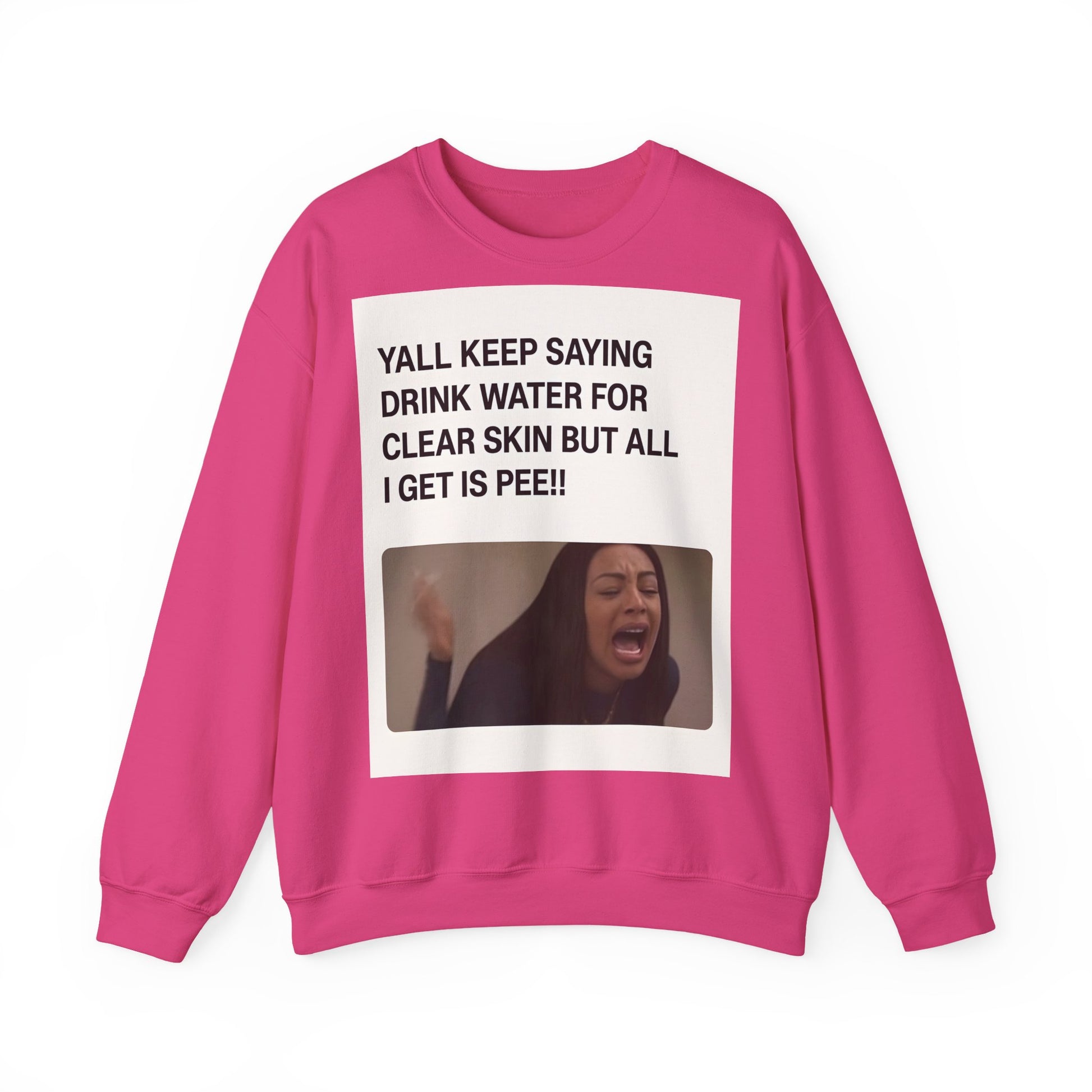 Sweatshirt – Sarkastisches Meme-Sweatshirt – „Drink Water for Skin… all I get is Pee!“ | True Insights Design mit Humor