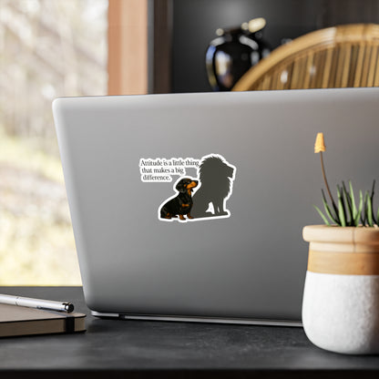 Dackel mit Löwen-Schatten Sticker – Attitude is a little thing – Motivations-Aufkleber für Hundeliebhaber