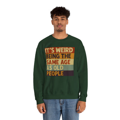 „It’s weird being the same age as old people“ – Vintage Sweatshirt mit Alterswitz – Freches Satire-Design für mutige Statements | True Insights