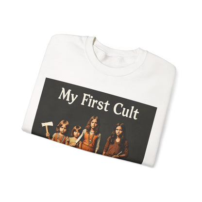 Sweatshirt – Kultig gruselig: „My First Cult“-Sweatshirt – Dark Humor für Fortgeschrittene | True Insights Design mit Humor
