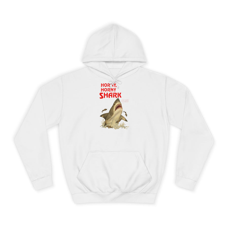 Hai Hoodie „Horny, Horny Shark“ – Der Hai, der nur kuscheln will – Arctic White – Vorderseite