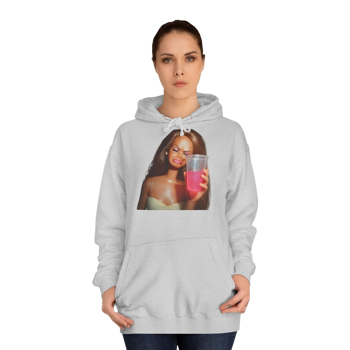 Doll Meme Barbicore Hoodie – Funny Sad Doll mit Pink Drink Kapuzenpullover für Meme-Fans & Pop-Culture-Liebhaber