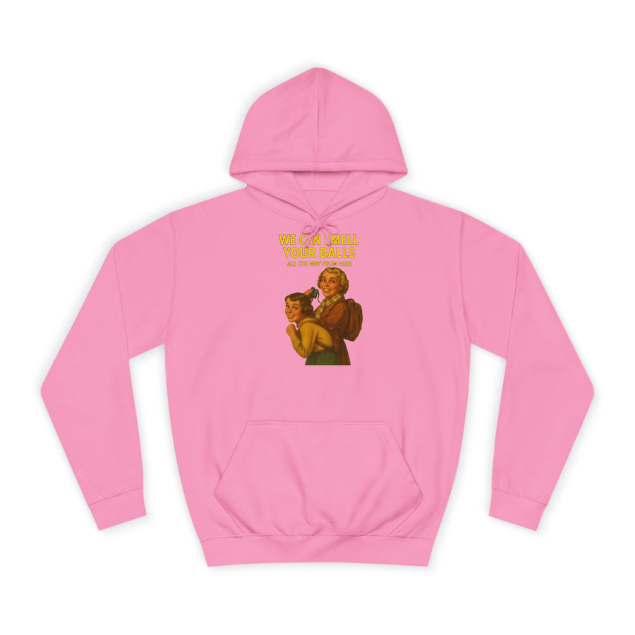 Retro Hoodie „We Can Smell Your Balls“ – Retro-Motiv mit schwarzem Humor – Candyfloss Pink – Vorderseite