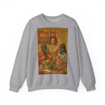 Sweatshirt – „My First Meth Lab“ Sweatshirt – Schwarzer Humor im Retro-Stil | True Insights Design mit Humor
