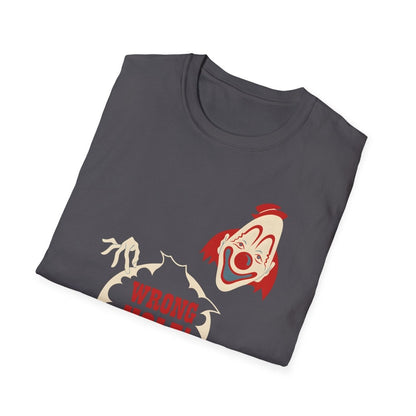 Wrong Hole! – Provokantes T-Shirt mit Clown und schwarzem Humor – Freches Satire-Design für mutige Statements | True Insights