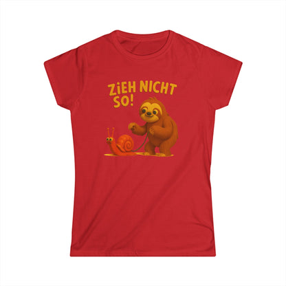 Faultier mit Schnecke an Leine T-Shirt - Zieh nicht so! Lustiges Spruch-Shirt für Geduld & Entspannung