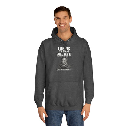 Ernest Hemingway Hoodie - I Drink To Make Other People More Interesting - Lustiges Zitat Geschenk für Literatur- & Whisky-Fans