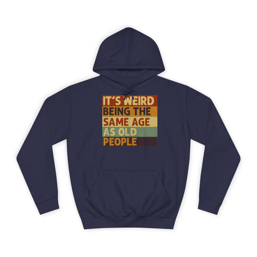 „It's weird being the same age as old people“ Hoodie – Satirisches Retro-Motiv