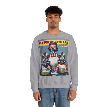 Sweatshirt – My First Meth Lab Sweatshirt | Lustiger Retro Pullover mit Satire-Print | Geschenk für Breaking Bad Fans & Dark Humor Lover | True Insights Design mit Humor
