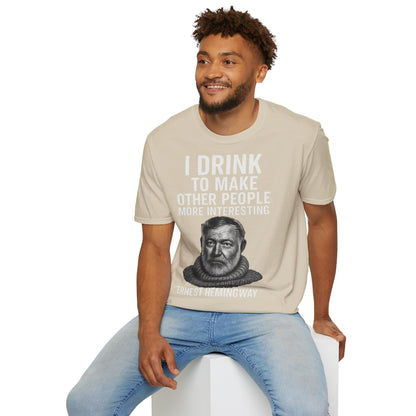 „I drink to make other people more interesting.“ no Background – Ernest Hemingway – Freches Satire-Design für mutige Statements | True Insights