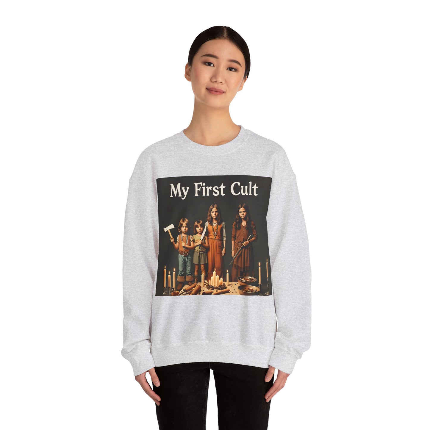 Sweatshirt – Kultig gruselig: „My First Cult“-Sweatshirt – Dark Humor für Fortgeschrittene | True Insights Design mit Humor