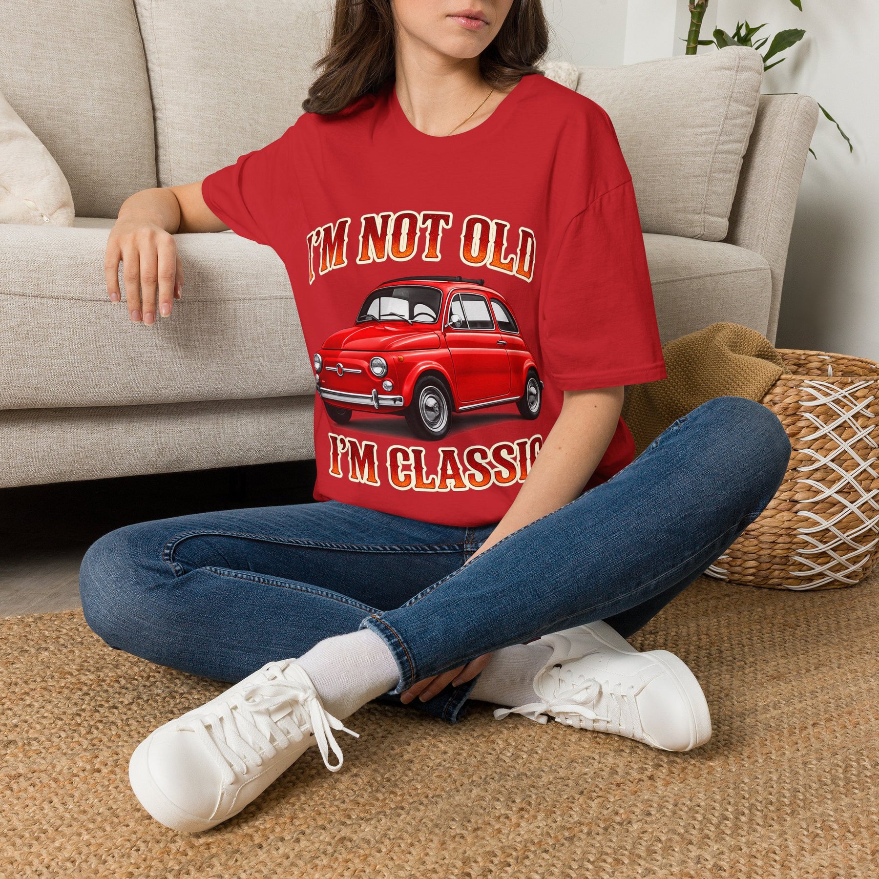 True Insights Retro T-Shirt mit rotem Oldtimer, zeitloses Vintage Motiv für echte Autofans