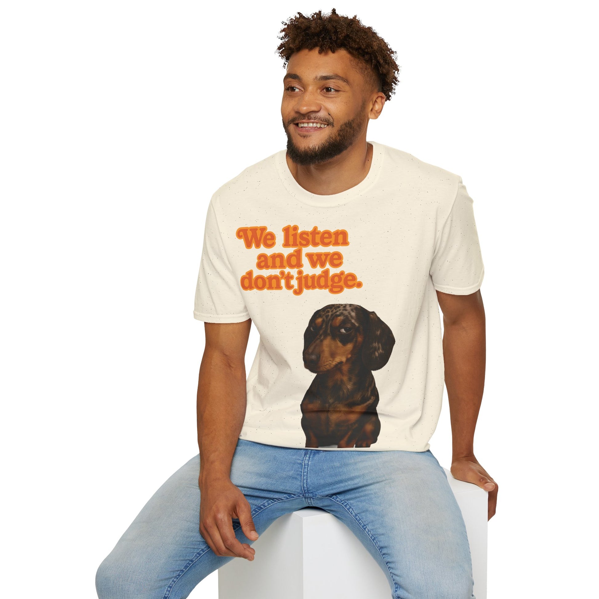 Dackel Shirt – „We listen and we don’t judge.“ | Lustiges Hunde T-Shirt