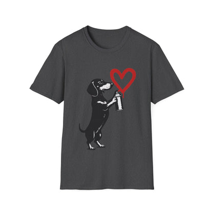 Dackel mit Sprühdose Herz T-Shirt Unisex – Street Art Graffiti Hund Motiv, perfektes Geschenk für Dackelliebhaber & Valentinstag