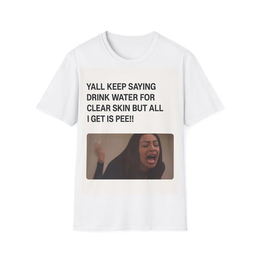 YALL KEEP SAYING DRINK WATER FOR CLEAR SKIN BUT ALL I GET IS PEE!! – Freches Satire-Design für mutige Statements | True Insights