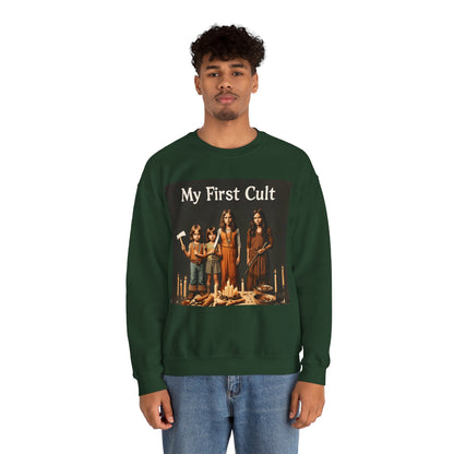 Sweatshirt – Kultig gruselig: „My First Cult“-Sweatshirt – Dark Humor für Fortgeschrittene | True Insights Design mit Humor