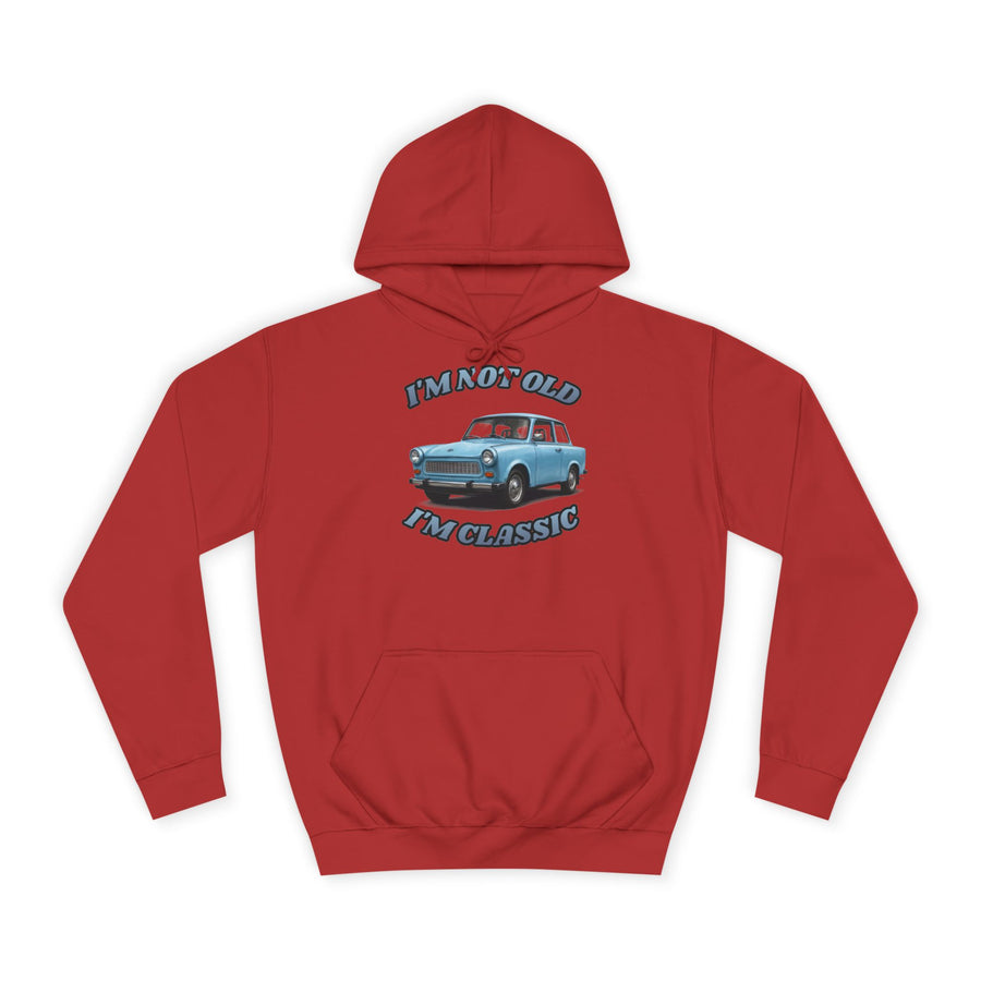 Hoodie mit Trabant-Motiv – „I'm Not Old I'm Classic“ – Fire Red – Vorderseite