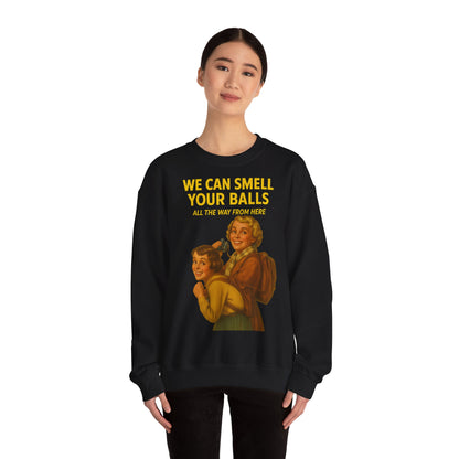 Sweatshirt – Vintage Sweatshirt – „We Can Smell Your Balls“ im Spioninnen-Stil | True Insights Design mit Humor