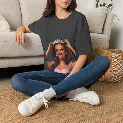 Barbicore T-Shirt Unisex – Freche Puppen-Prinzessin mit Krone & Zunge raus, Pink Aesthetic Statement Shirt