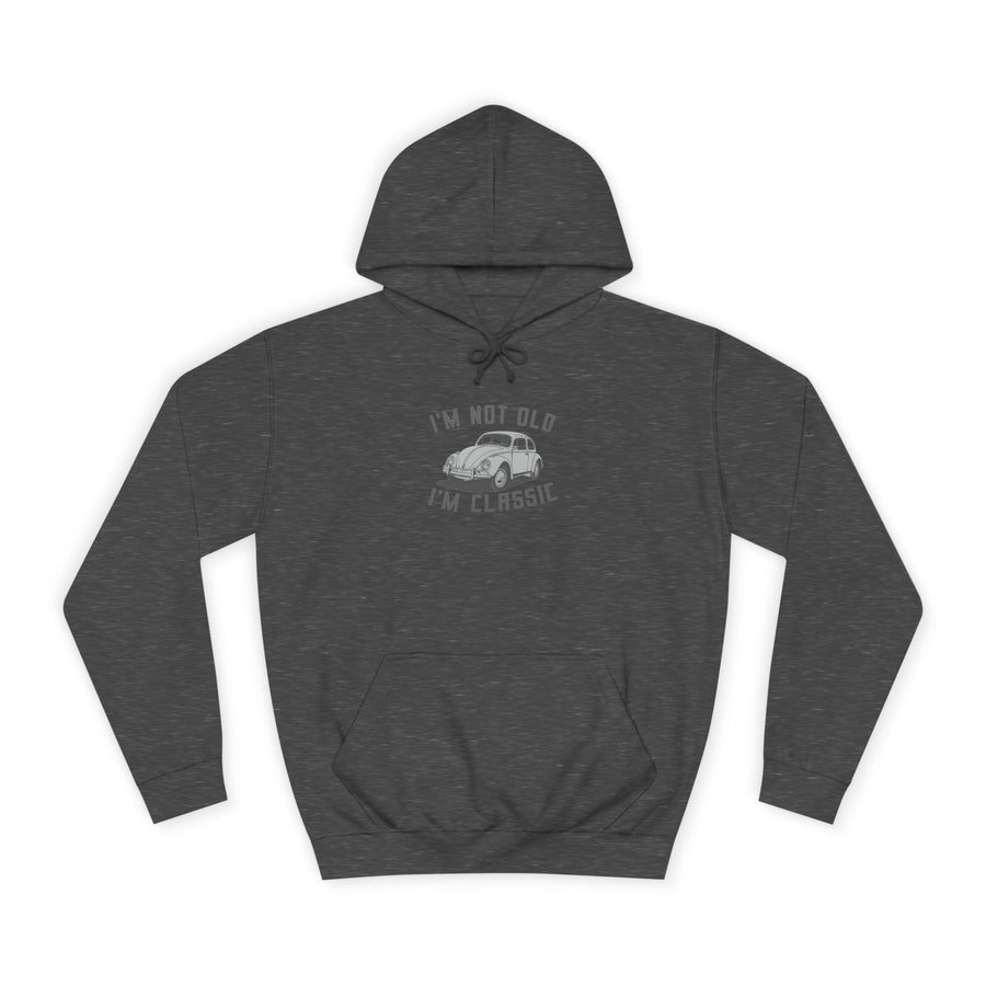 Hoodie mit Vintage-VW-Käfer-Motiv – „I'm Not Old I'm Classic“ – Charcoal – Vorderseite