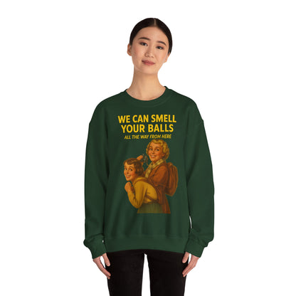 Sweatshirt – Vintage Sweatshirt – „We Can Smell Your Balls“ im Spioninnen-Stil | True Insights Design mit Humor
