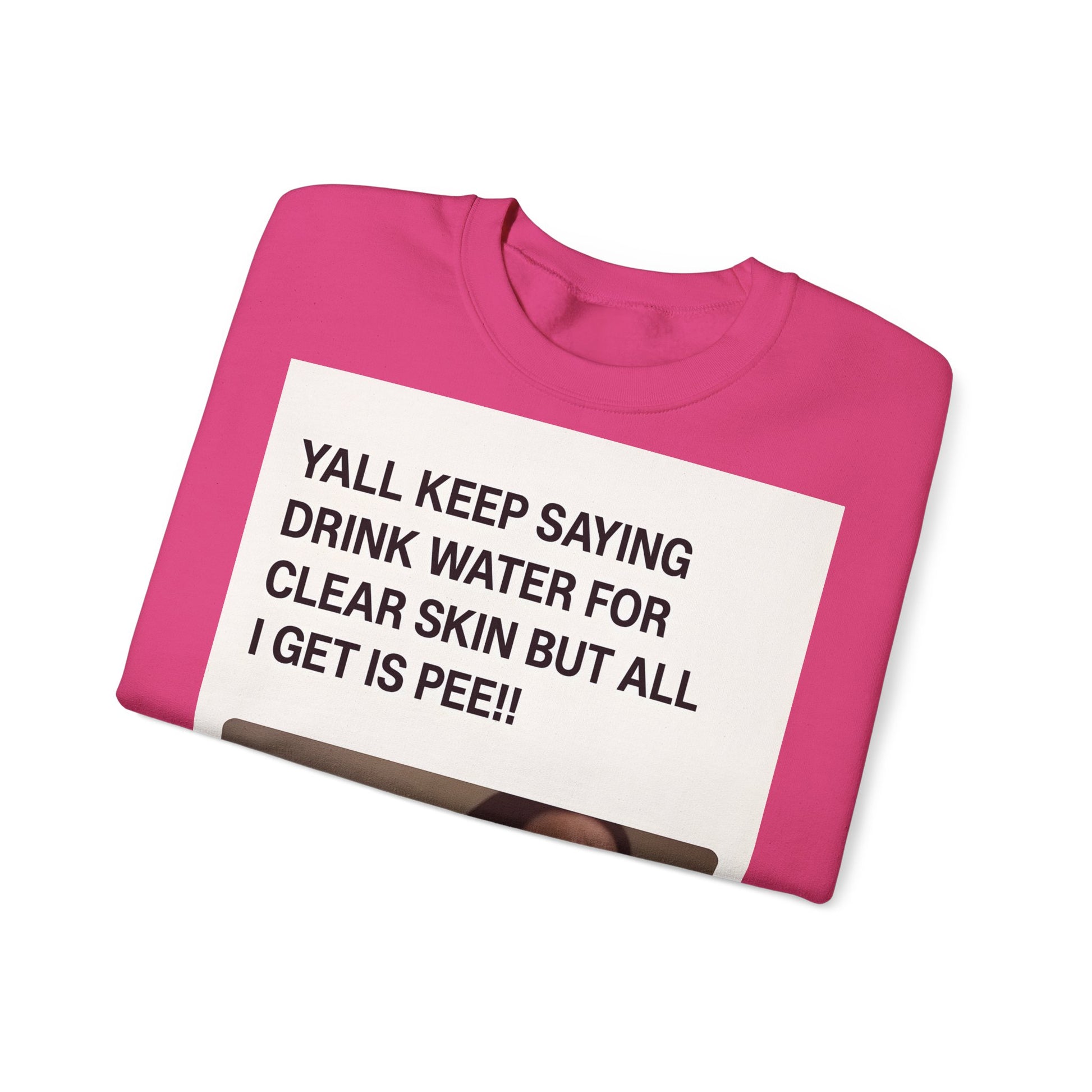 Sweatshirt – Sarkastisches Meme-Sweatshirt – „Drink Water for Skin… all I get is Pee!“ | True Insights Design mit Humor