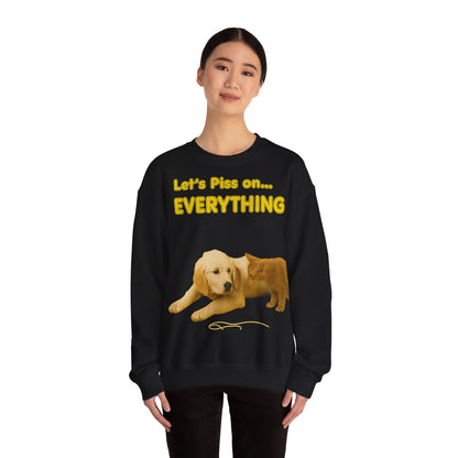 Vintage Motiv – Let’s Piss on Everything – Satirisches Sweatshirt mit Hund & Katze | True Insights Design mit Humor