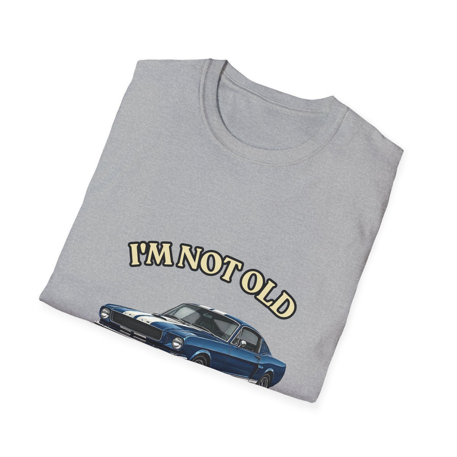 True Insights T-Shirt Baujahr 1976 Vintage Muscle Car Design getragen von Oldtimer Fan