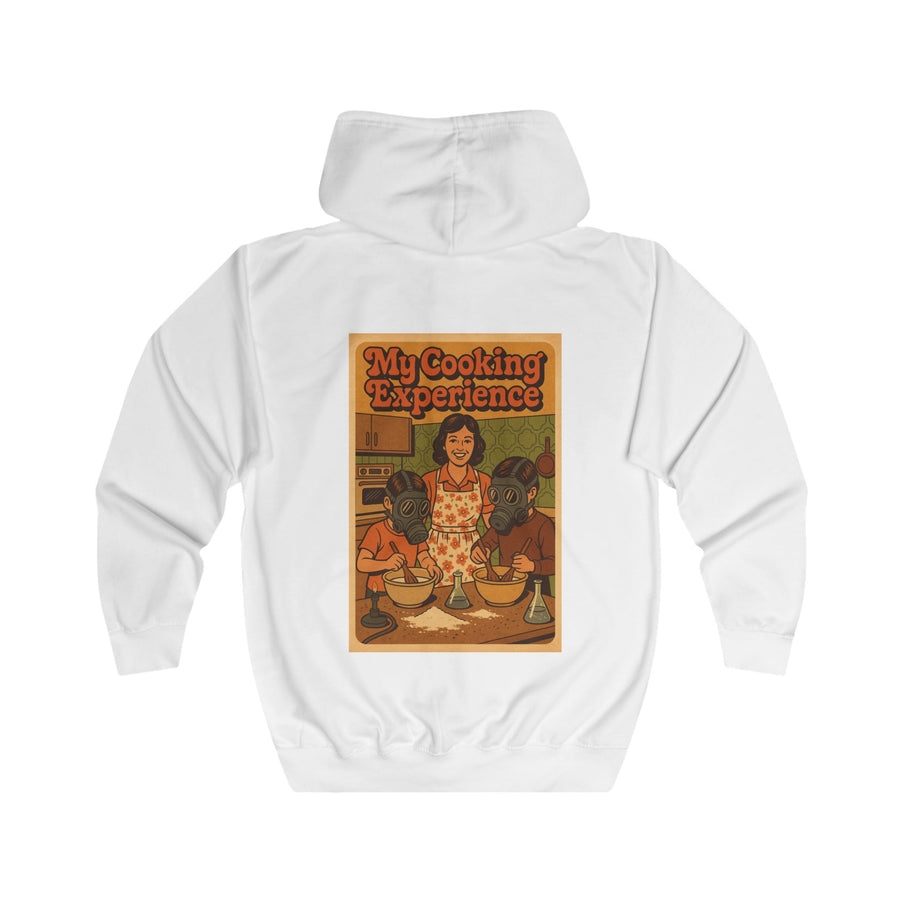True Insights My First Cooking Experience Zip-Hoodie – Retro-Motiv mit Gasmasken in der Küche