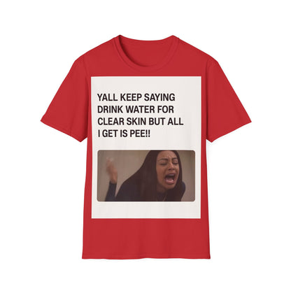 YALL KEEP SAYING DRINK WATER FOR CLEAR SKIN BUT ALL I GET IS PEE!! – Freches Satire-Design für mutige Statements | True Insights