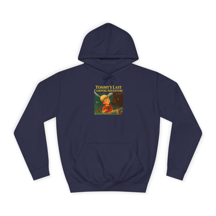 Tommy's Last Camping Adventure Hoodie – Süß trifft seltsam – Retro-Kinderbuch-Motiv