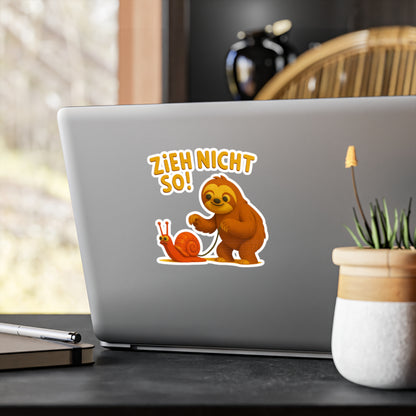 Faultier mit Schnecke Sticker - Zieh nicht so! Lustiger Spruch