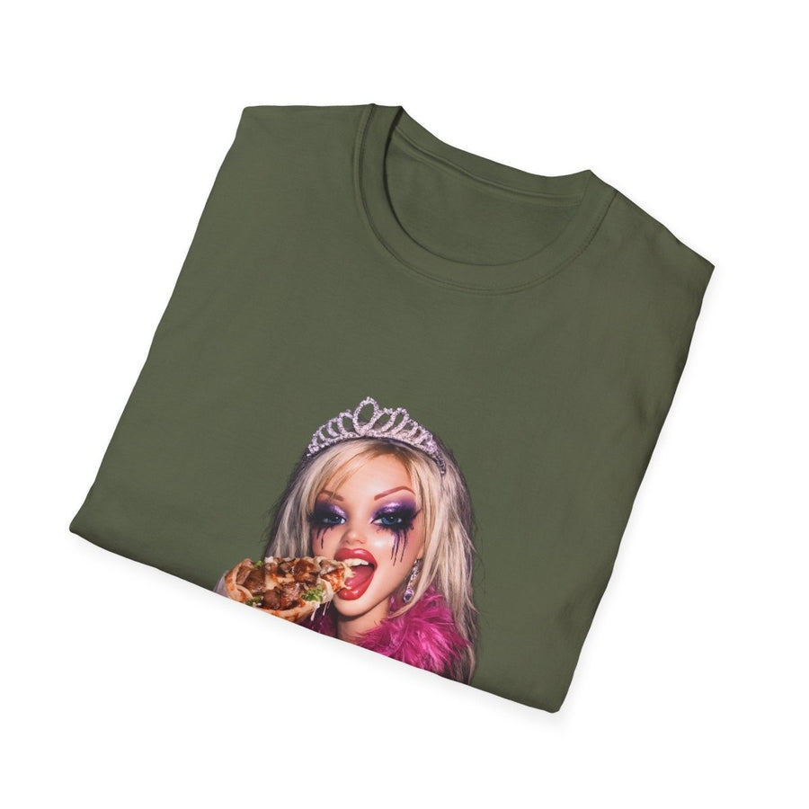True Insights T-Shirt Plastik trifft Döner Puppen-Meme getragen im lässigen Alltagsoutfit