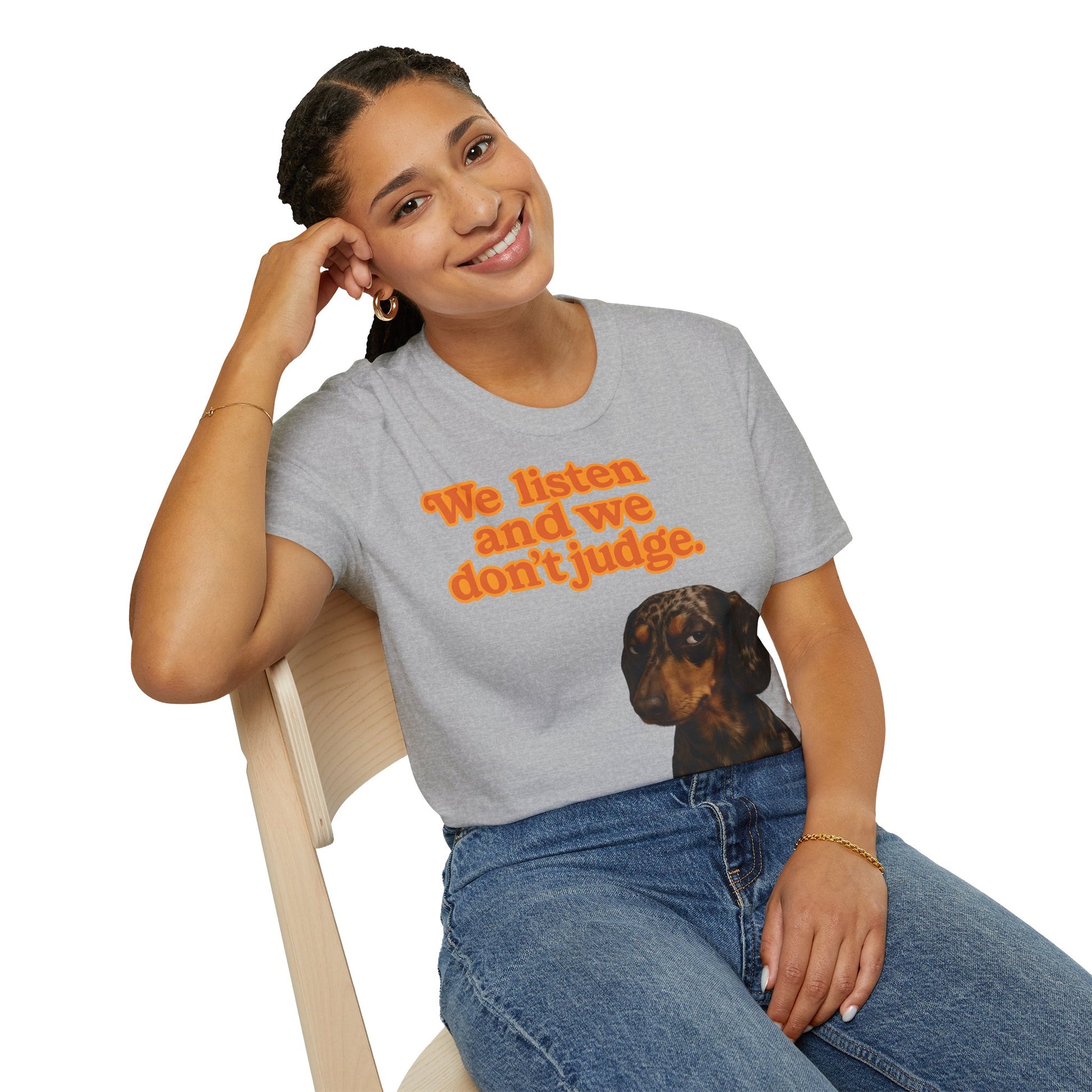 Dackel Shirt – „We listen and we don’t judge.“ | Lustiges Hunde T-Shirt