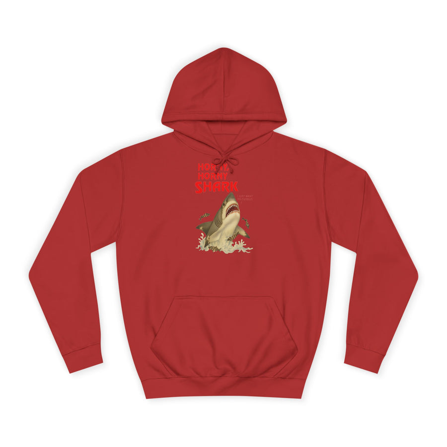 Hai Hoodie „Horny, Horny Shark“ – Der Hai, der nur kuscheln will – Fire Red – Vorderseite