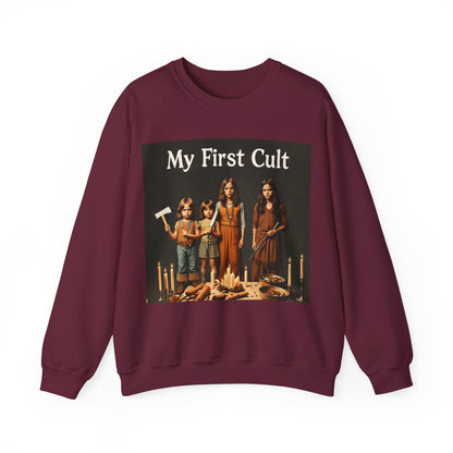 Sweatshirt – Kultig gruselig: „My First Cult“-Sweatshirt – Dark Humor für Fortgeschrittene | True Insights Design mit Humor
