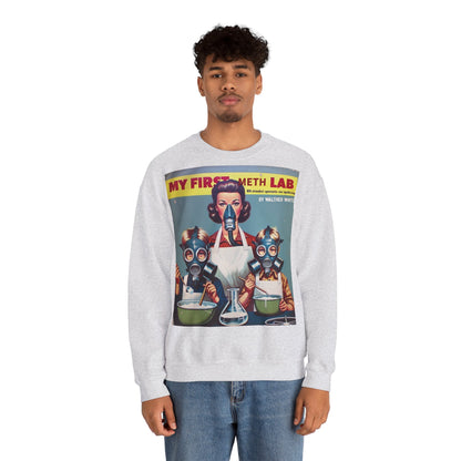 Sweatshirt – My First Meth Lab Sweatshirt | Lustiger Retro Pullover mit Satire-Print | Geschenk für Breaking Bad Fans & Dark Humor Lover | True Insights Design mit Humor