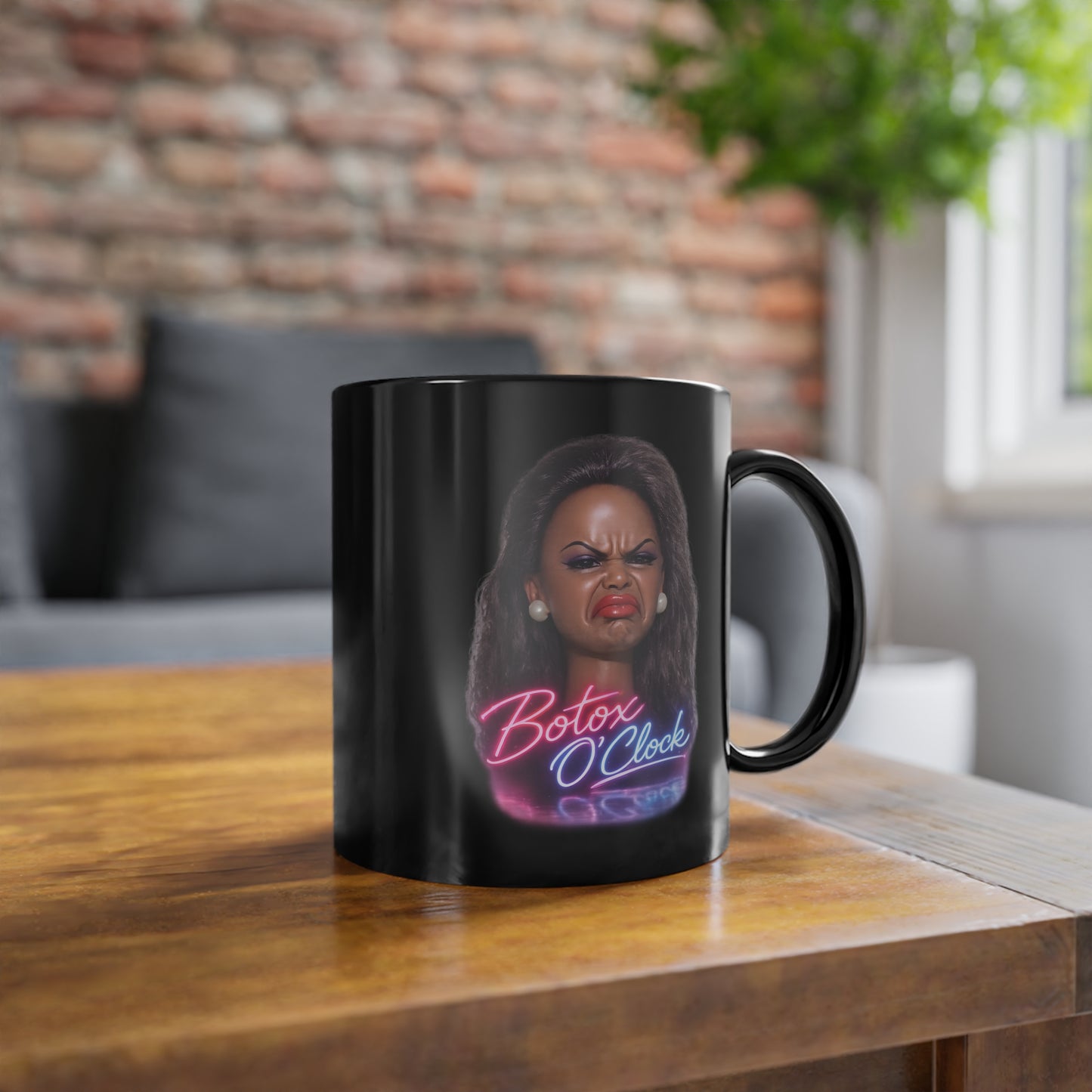Botox O'Clock Tasse Schwarz – Lustige Beauty Parodie Kaffeetasse für Schönheits-Fans & Kosmetik-Liebhaber