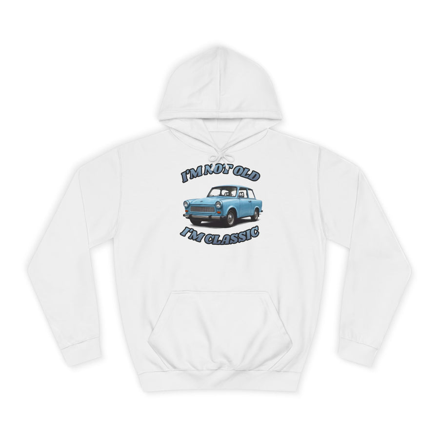 Hoodie mit Trabant-Motiv – „I'm Not Old I'm Classic“ – Arctic White – Vorderseite