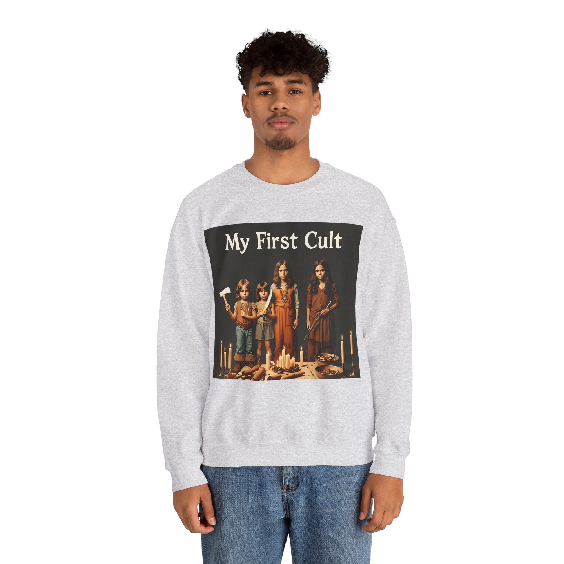 Sweatshirt – Kultig gruselig: „My First Cult“-Sweatshirt – Dark Humor für Fortgeschrittene | True Insights Design mit Humor