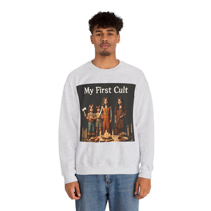 Sweatshirt – Kultig gruselig: „My First Cult“-Sweatshirt – Dark Humor für Fortgeschrittene | True Insights Design mit Humor