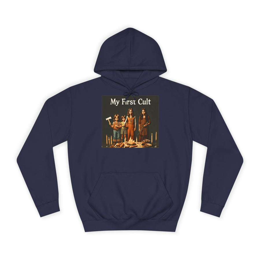 My First Cult Hoodie – Schräges Retro-Foto-Motiv mit schwarzem Humor